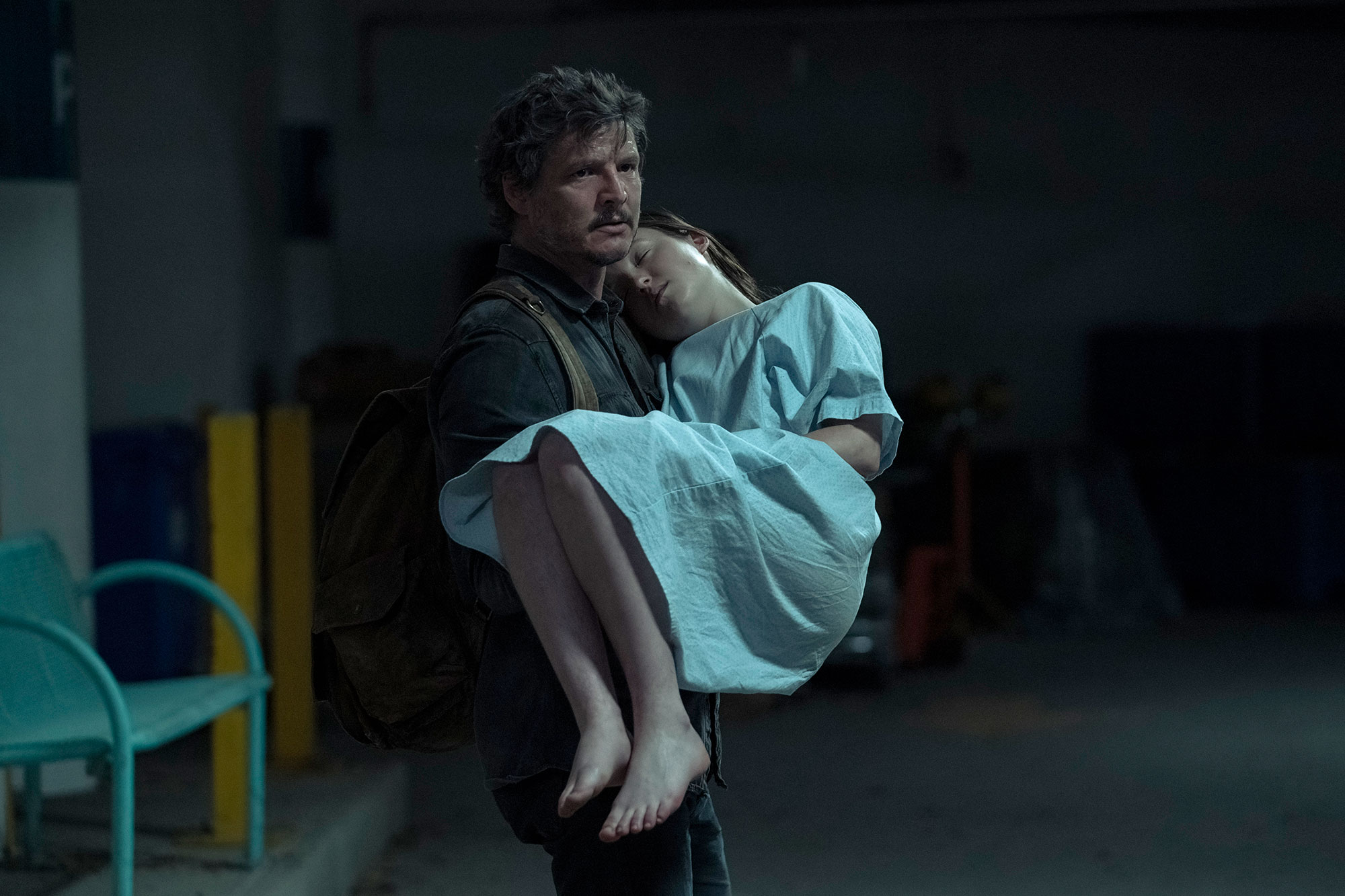 Joel (Pedro Pascal) carries an unconscious Ellie (Bella Ramsey) out of the hospital on 'The Last of Us'