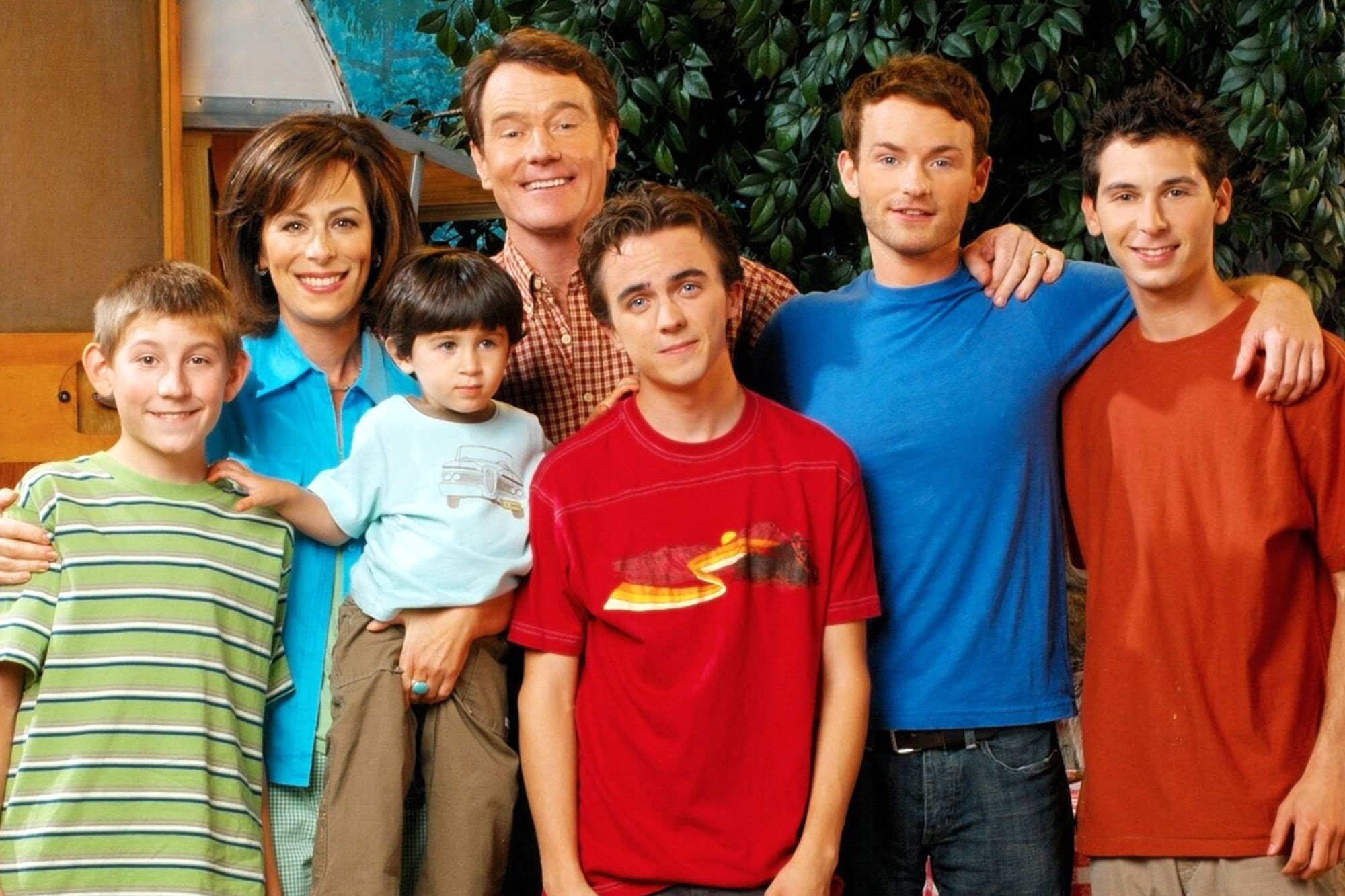 MALCOLM IN THE MIDDLE, poster, from left: Erik Per Sullivan, Jane Kaczmarek, James/Lukas Rodriguez, Bryan Cranston, Frankie Muniz, Christopher Masterson, Justin Berfield